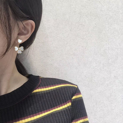 [⭐JeweliWhal]CLOVER SWEET WHITE MOP EARRINGS