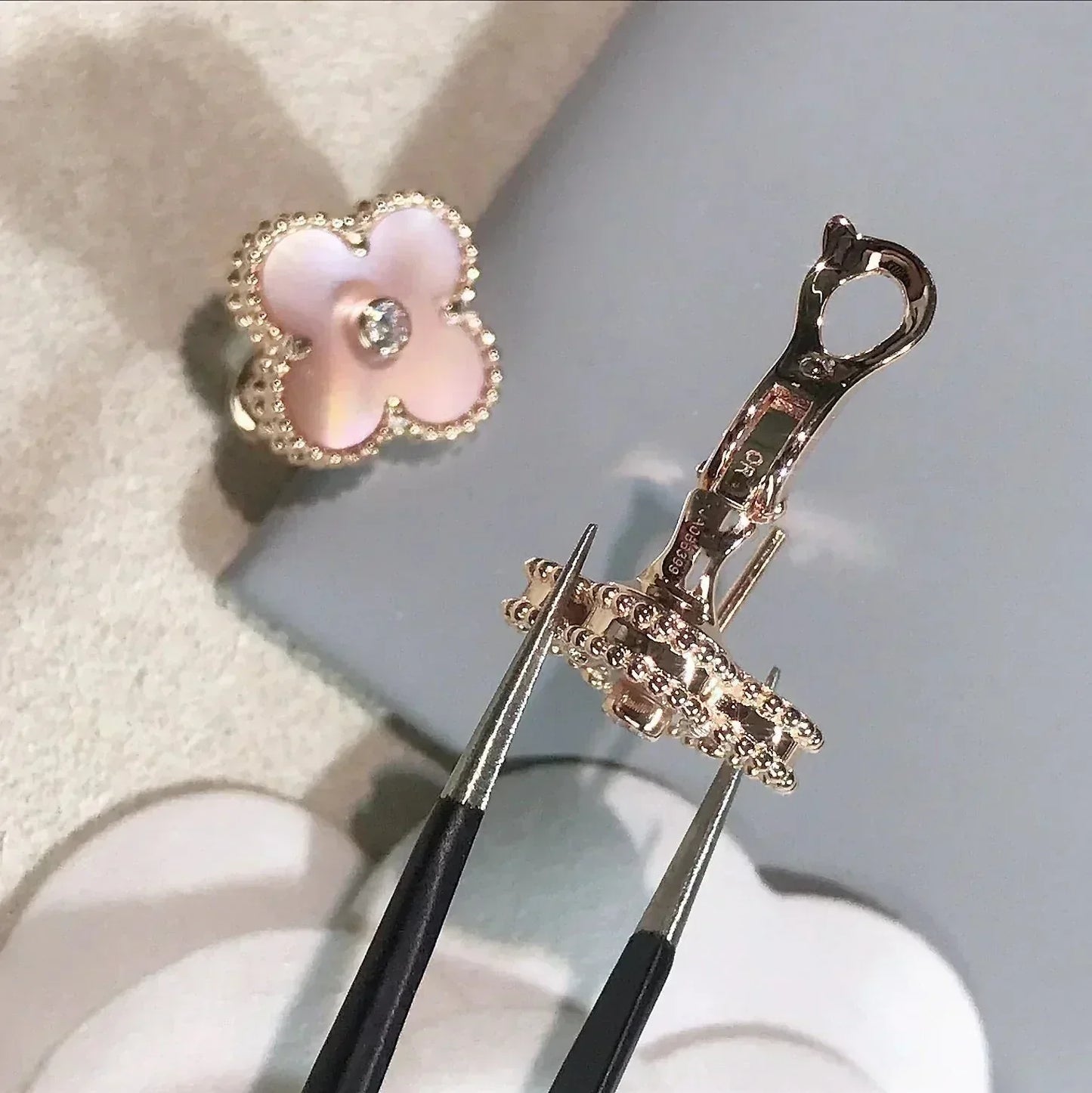 [⭐JeweliWhal]CLOVER MEDIUM 1 MOTIFS  PINK MOP DIAMOND EARRINGS