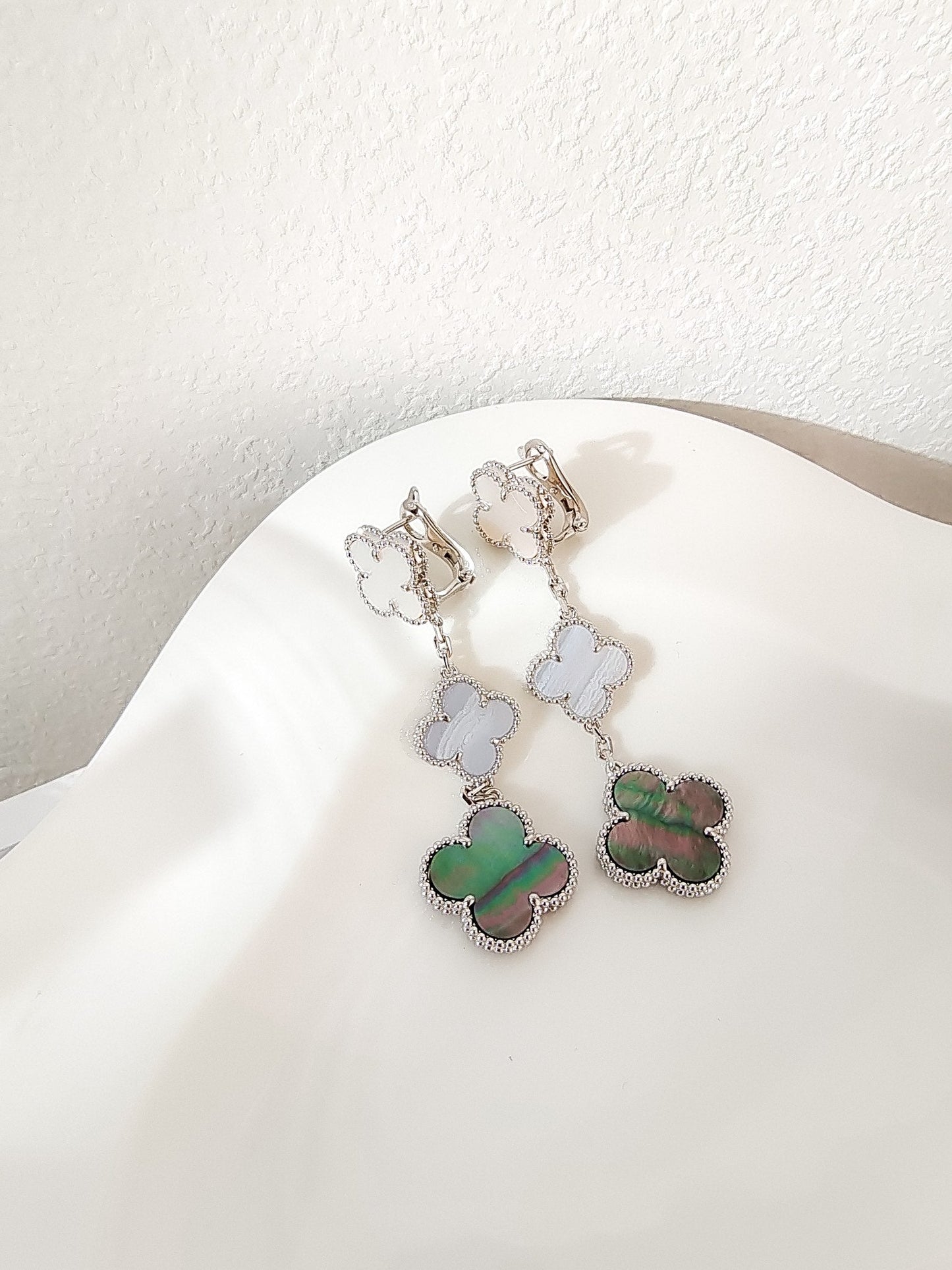 [⭐JeweliWhal]CLOVER 3 MOTIFS CHALCEDONY DARK MOP SILVER EARRINGS