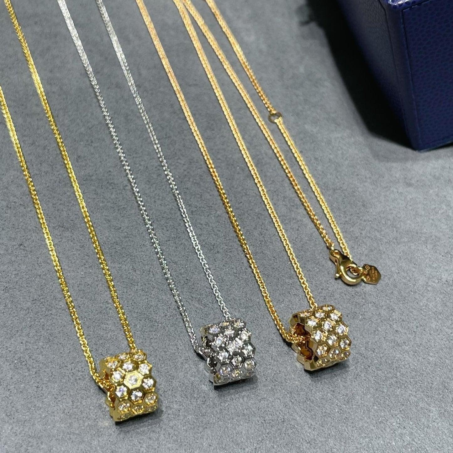 [⭐JeweliWhal]BEE LOVE DIAMOND PAVED 3 ROW NECKLACE