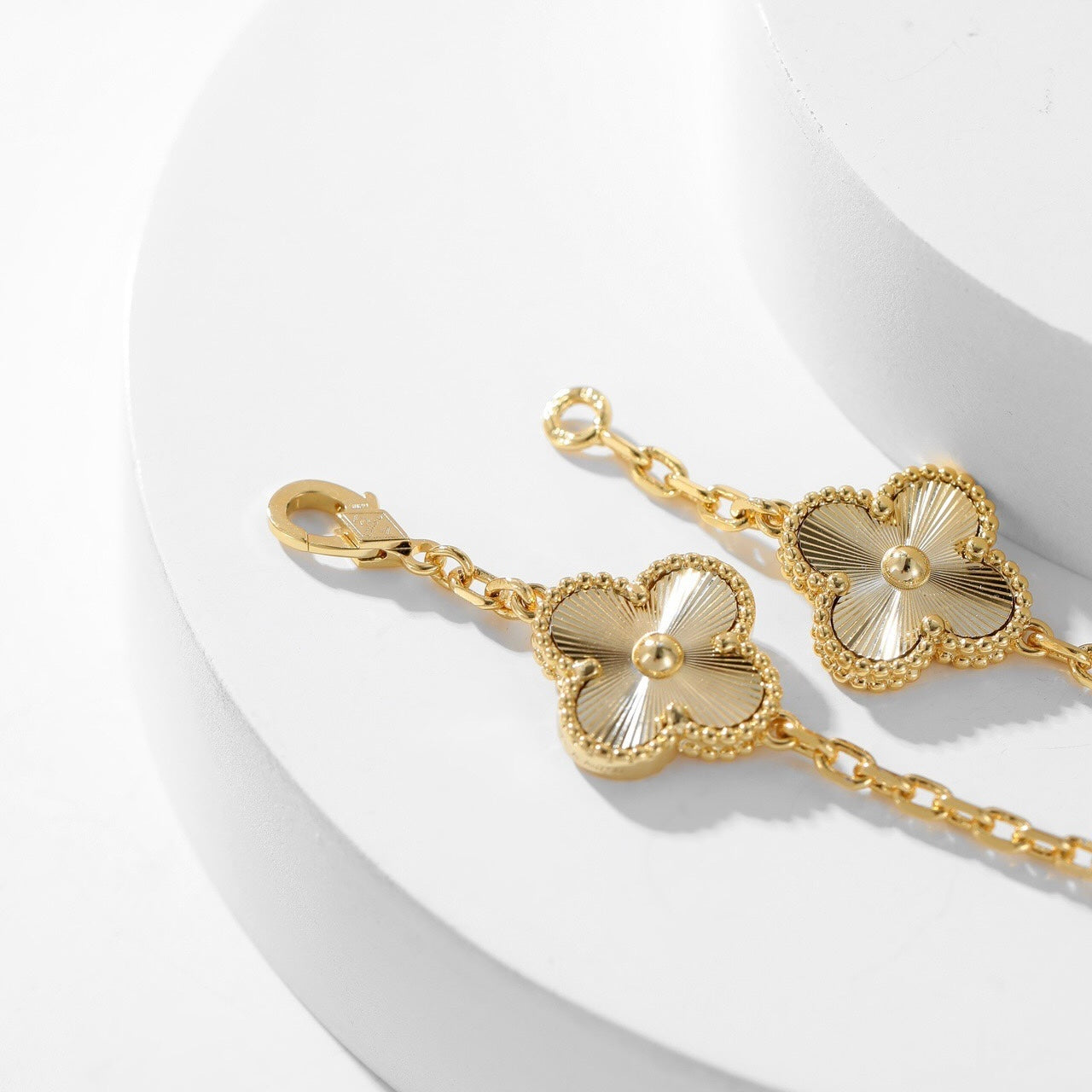 [⭐JeweliWhal]CLOVER 10 MOTIFS LASER NECKLACE