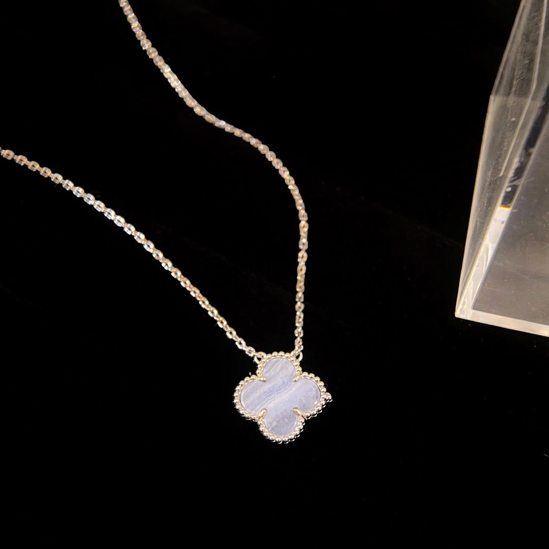 [⭐JeweliWhal]CLOVER 15MM BLUE CHALCEDONY NECKLACE SILVER