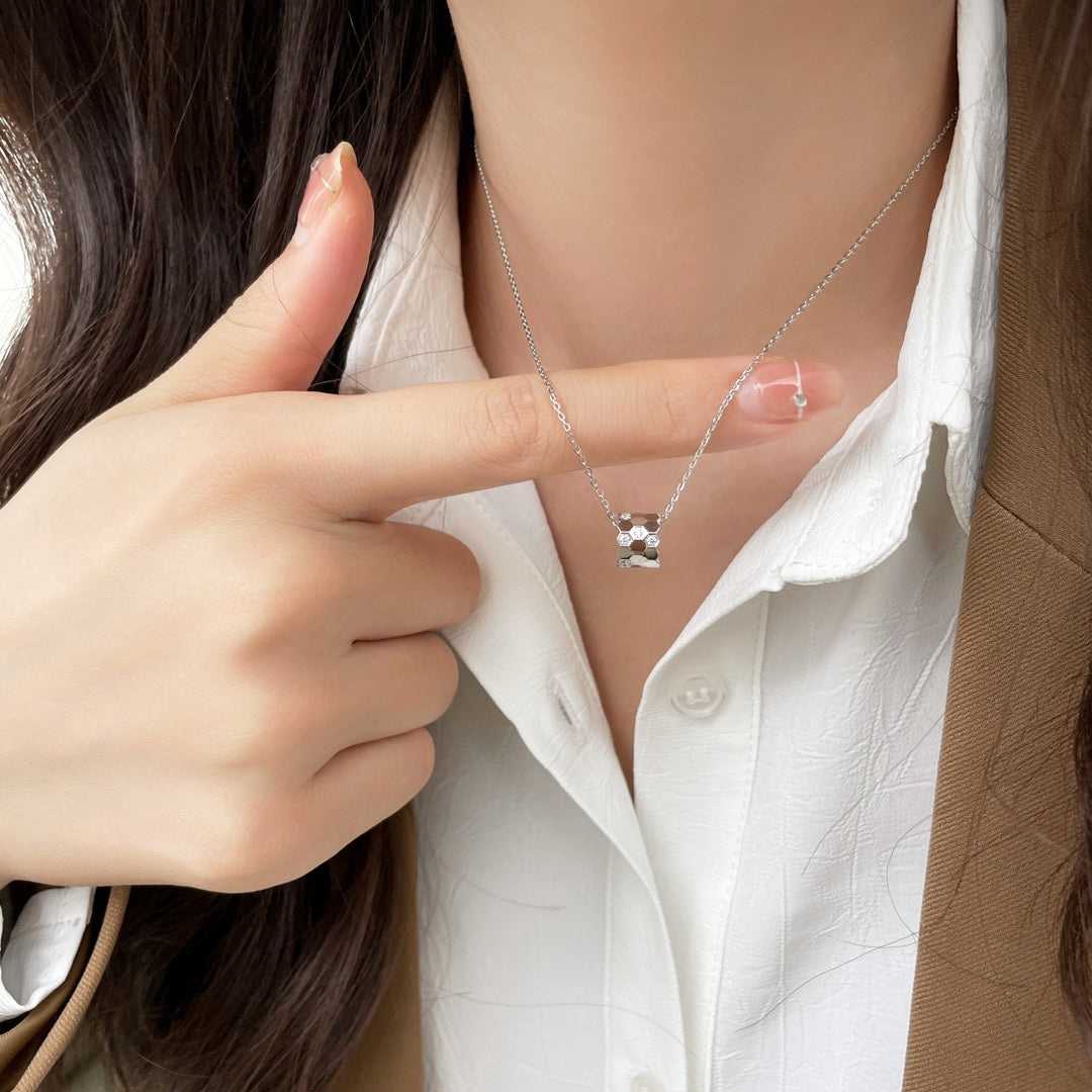 [⭐JeweliWhal]BEE MINI PEDANT DIAMOND NECKLACE