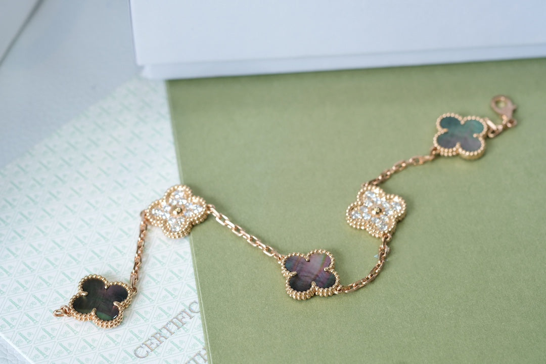 [⭐JeweliWhal] CLOVER 5 MOTIF GRAY MOP BRACELET COLLECTION