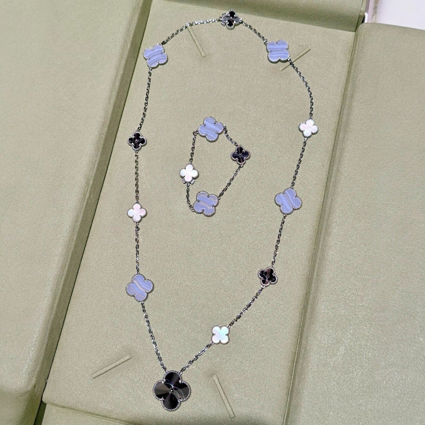 [⭐JeweliWhal]DETACHABLE CLOVER 15(11+4) FLOWER SILVER NECKLACE SET