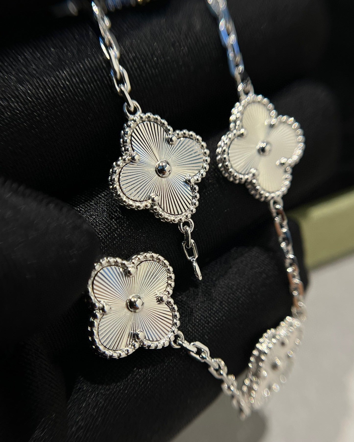 [⭐JeweliWhal] CLOVER 5 MOTIF LASER BRACELET COLLECTION